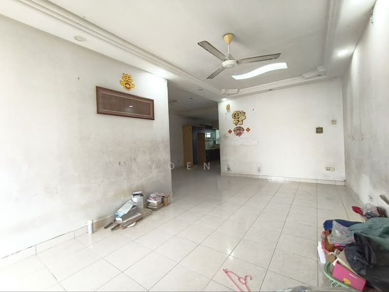 1.5-storey Terraced House for Sale in Taman Gaya (Ulu Tiram) - Kayden Ng - Living Room - PropertyGuru.com.my