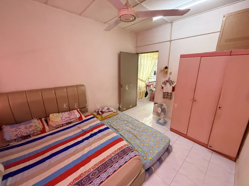 Rumah Flat untuk Dijual di Taman Daya - Jalan Nibong 28 - Kelvin Koay - Bedroom - PropertyGuru.com.my
