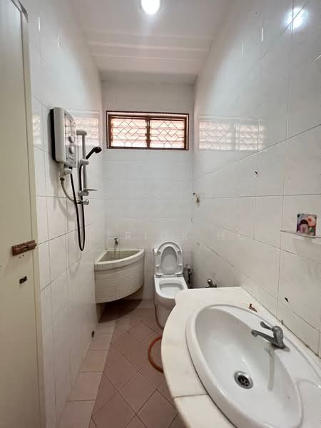 Semi-Detached House for Rent in Taman Serene (Johor Bahru) - Patrick Ho - Bathroom - PropertyGuru.com.my