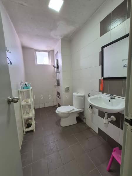 Kondominium untuk Dijual di The Golden Triangle Condominium - Alisson Chew - Bathroom - PropertyGuru.com.my