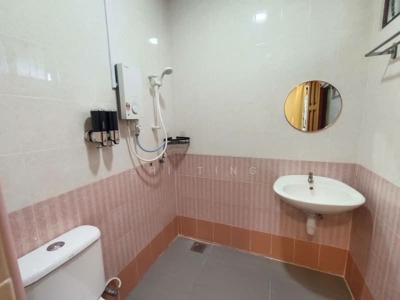 Rumah Teres 2 Tingkat untuk Dijual di Taman Pelangi (Johor Bahru) - Shi Ting - Bathroom - PropertyGuru.com.my