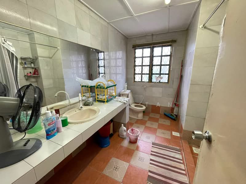 Rumah Teres 2 Tingkat untuk Dijual di Bandar Sungai Long (Selangor) - Shanny Tan - Bathroom - PropertyGuru.com.my