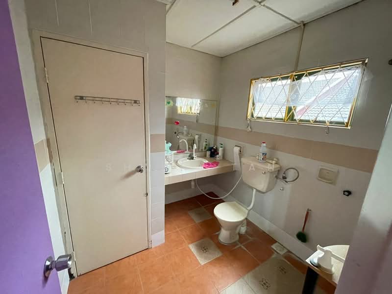 Rumah Teres 2 Tingkat untuk Dijual di Bandar Sungai Long (Selangor) - Shanny Tan - Bathroom - PropertyGuru.com.my