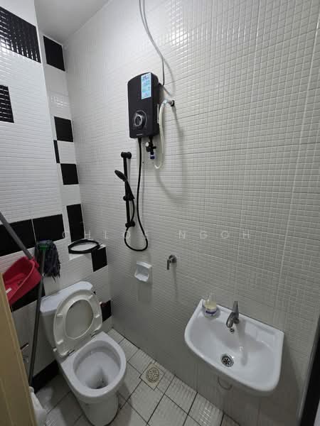 Kondominium untuk Disewa di The Sky Executive Suites - Chloe Ngoh - Bathroom - PropertyGuru.com.my