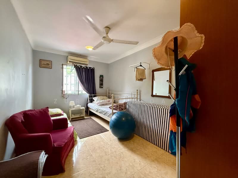 2-storey Terraced House for Sale in Taman Setiawangsa (Setiawangsa) - Zuraidah Dan - Bedroom - PropertyGuru.com.my