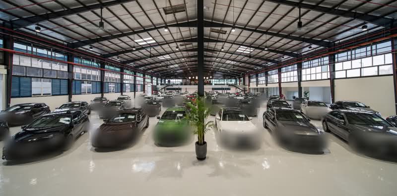 Factory for Rent in Bukit Kinrara Industrial Park (Puchong) - Lucas Lim - Car Park - PropertyGuru.com.my