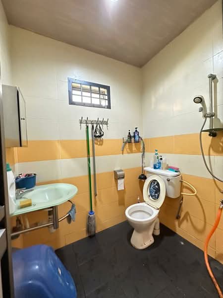 Rumah Teres 2 Tingkat untuk Dijual di Mutiara Rini (Skudai) - Wayne Ng - Bathroom - PropertyGuru.com.my