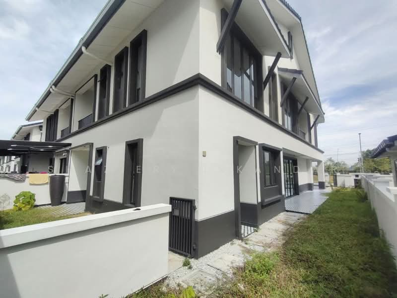 Semi-Detached House for Sale in Shah Alam (Selangor) - Shaziery Iskandar - Exterior - PropertyGuru.com.my