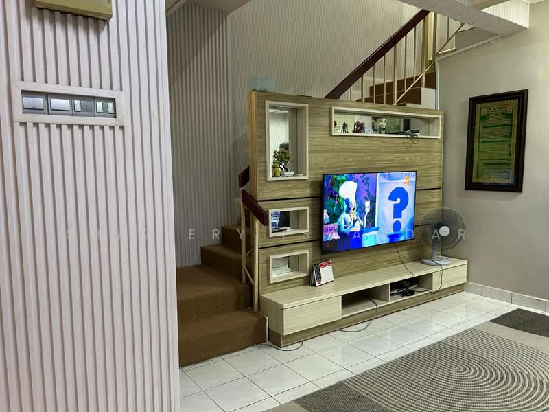 Rumah Teres 2 Tingkat untuk Dijual di TAMAN PUCHONG UTAMA (Puchong) - Shaziery Iskandar - Living Room - PropertyGuru.com.my
