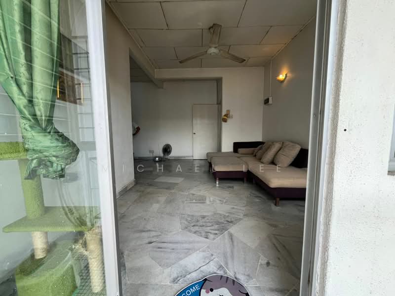Pangsapuri untuk Dijual di Subang Perdana Goodyear Court 6 - Michael Lee - Living Room - PropertyGuru.com.my