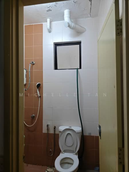 Pangsapuri untuk Dijual di Anggerik Residensi - Michelle Tan - Bathroom - PropertyGuru.com.my
