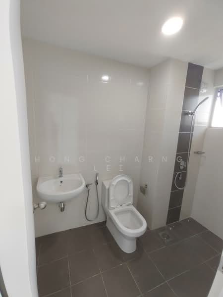 Pangsapuri untuk Disewa di Permas Ville Apartment - Hong Charng Lee - Bathroom - PropertyGuru.com.my