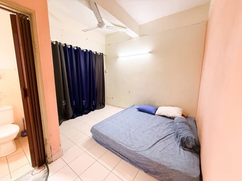 Other Property for Sale in Batu Caves (Selangor) - Siti Mariam - Bedroom - PropertyGuru.com.my