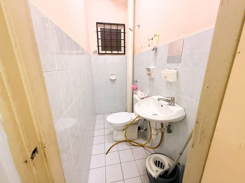Other Property for Sale in Batu Caves (Selangor) - Siti Mariam - Bathroom - PropertyGuru.com.my