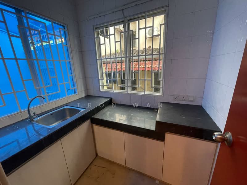Rumah Teres 2 Tingkat untuk Disewa di Puchong (Selangor) - Tron Wan - Kitchen - PropertyGuru.com.my