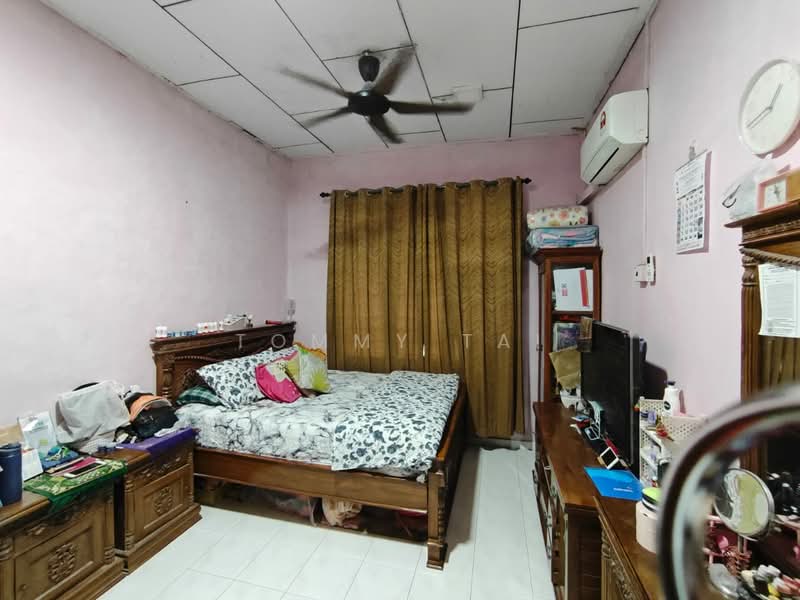 Rumah Teres 1 Tingkat untuk Dijual di Taman Daya (Johor Bahru) - Tommy Tai - Bedroom - PropertyGuru.com.my