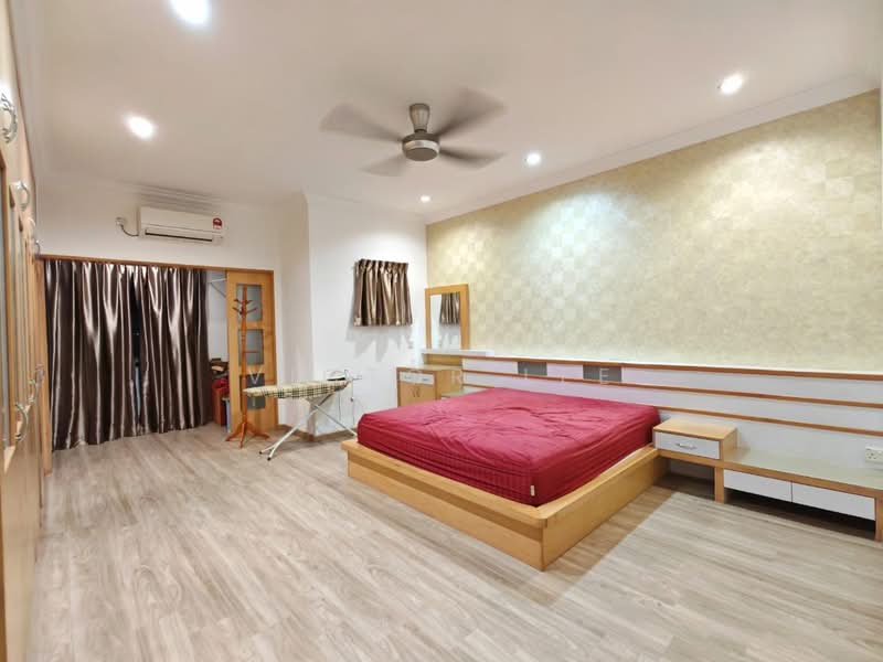 2-storey Terraced House for Rent in Permas Jaya (Johor) - Victor Lee - Bedroom - PropertyGuru.com.my