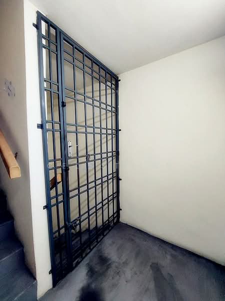 Kilang untuk Disewa di Taman Mount Austin (Tebrau) - Celest Tan - Entrance - PropertyGuru.com.my