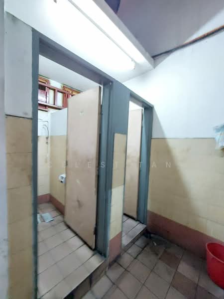 Kilang untuk Disewa di Taman Mount Austin (Tebrau) - Celest Tan - Bathroom - PropertyGuru.com.my
