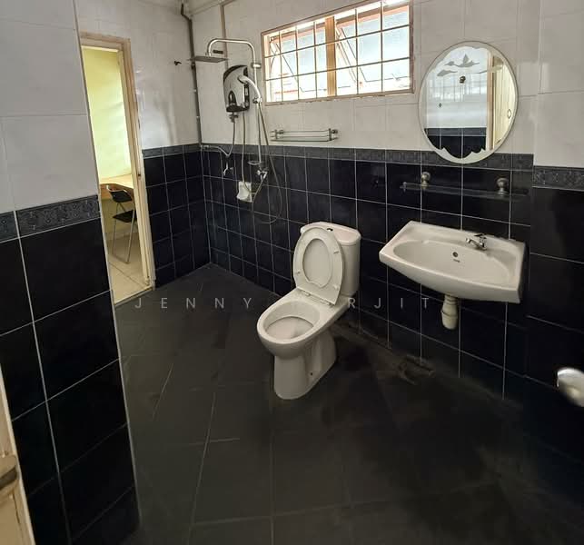 2-storey Terraced House for Sale in Puchong (Selangor) - Jenny Harjit - Bathroom - PropertyGuru.com.my