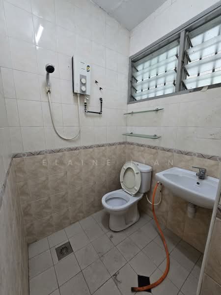 Rumah Teres 1 Tingkat untuk Dijual di Taman Bukit Maluri (Kepong) - Elaine Lian - Bathroom - PropertyGuru.com.my
