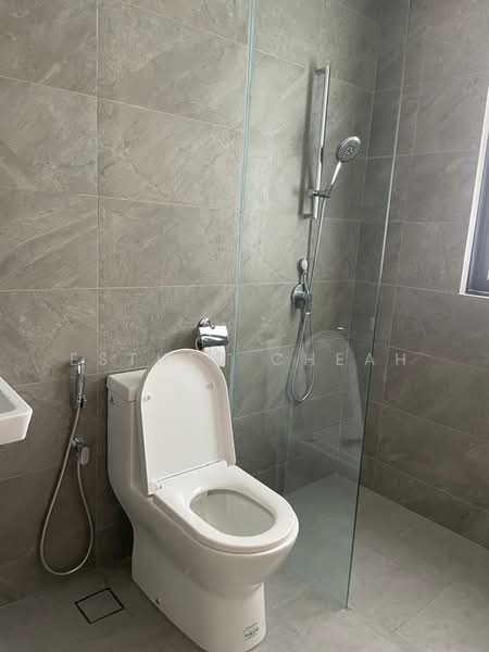 Servis Apartment untuk Disewa di Quinn Residence - Esther Cheah - Bathroom - PropertyGuru.com.my