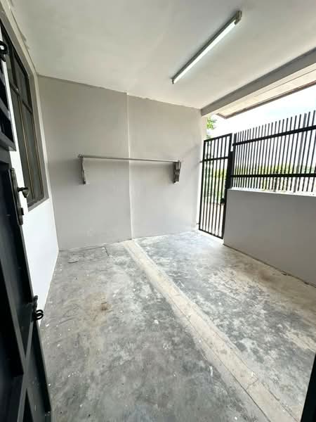 Rumah Teres 2 Tingkat untuk Dijual di Taman Damansara Aliff (Tampoi) - Karl Lim - Exterior - PropertyGuru.com.my