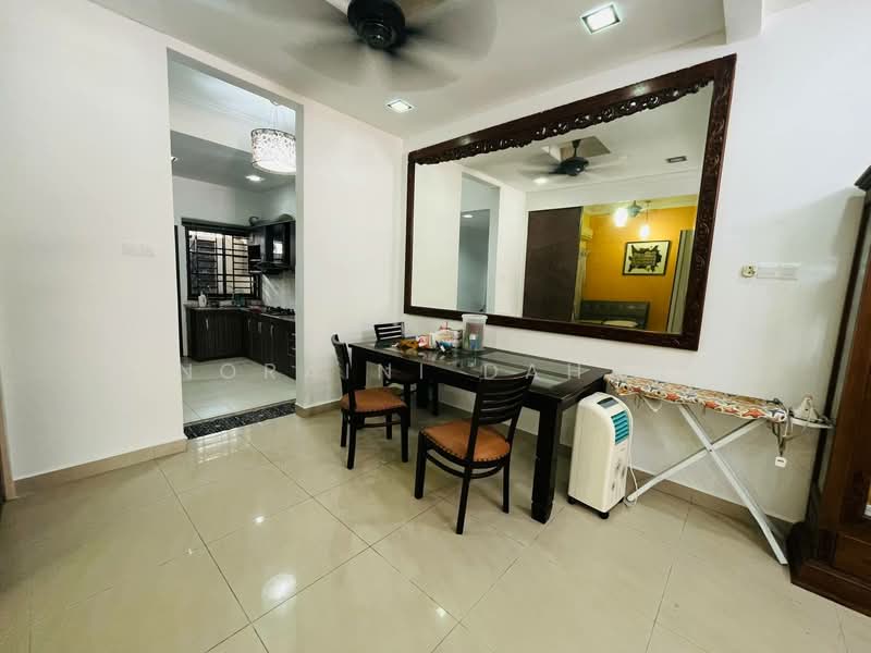 Rumah Teres 2 Tingkat untuk Dijual di Putra Avenue (Subang Jaya) - Noraini Dahan - Dining Room - PropertyGuru.com.my