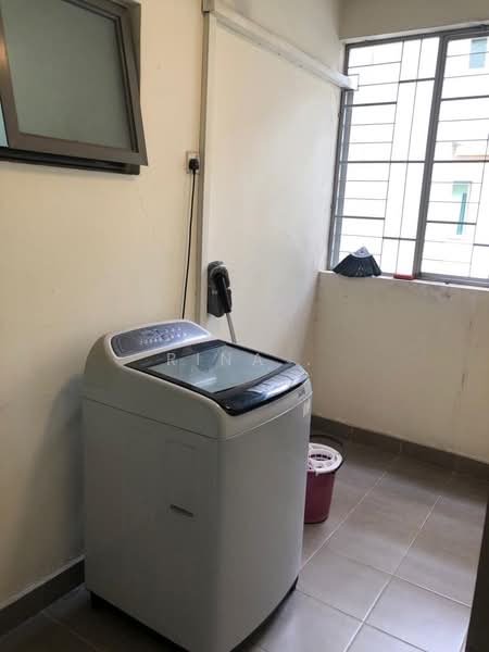 Servis Apartment untuk Dijual di D'Alamanda - Rina . - Balcony - PropertyGuru.com.my