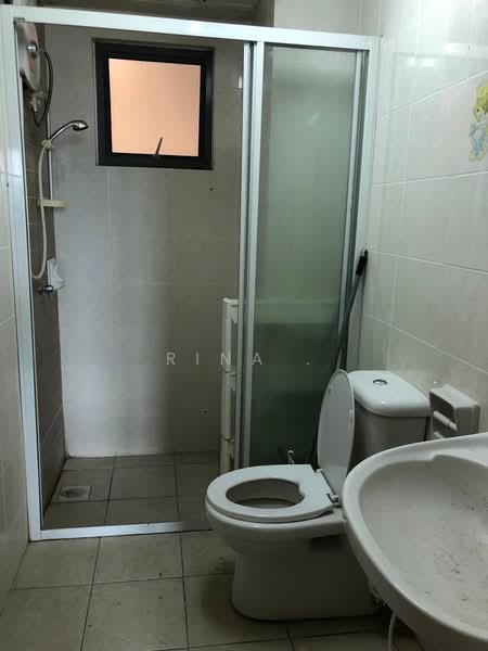 Servis Apartment untuk Dijual di D'Alamanda - Rina . - Bathroom - PropertyGuru.com.my