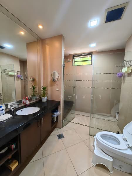 Tanah Banglo untuk Dijual di Bandar Kinrara Seksyen 6 (Bandar Kinrara) - Mak Oliver - Bathroom - PropertyGuru.com.my