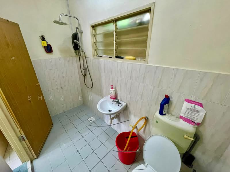 1-storey Terraced House for Sale in Saujana Puchong (Puchong) - Shaziery Iskandar - Bathroom - PropertyGuru.com.my