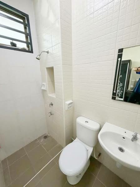 Rumah Teres 2 Tingkat untuk Dijual di Taman Damansara Aliff (Tampoi) - Azlan Ismail aiproperty - Bathroom - PropertyGuru.com.my