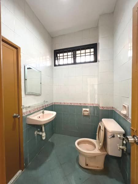 Rumah Teres 2 Tingkat untuk Dijual di Taman Tampoi Indah (Tampoi) - Kino Jaw - Bathroom - PropertyGuru.com.my