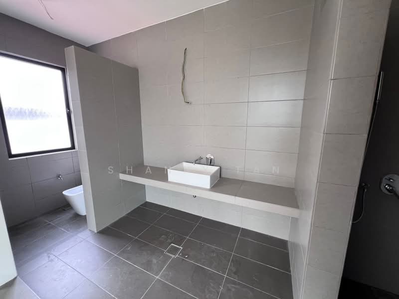 Semi-Detached House for Sale in Sungai Long (Bandar Sungai Long) - Shanny Tan - Bathroom - PropertyGuru.com.my