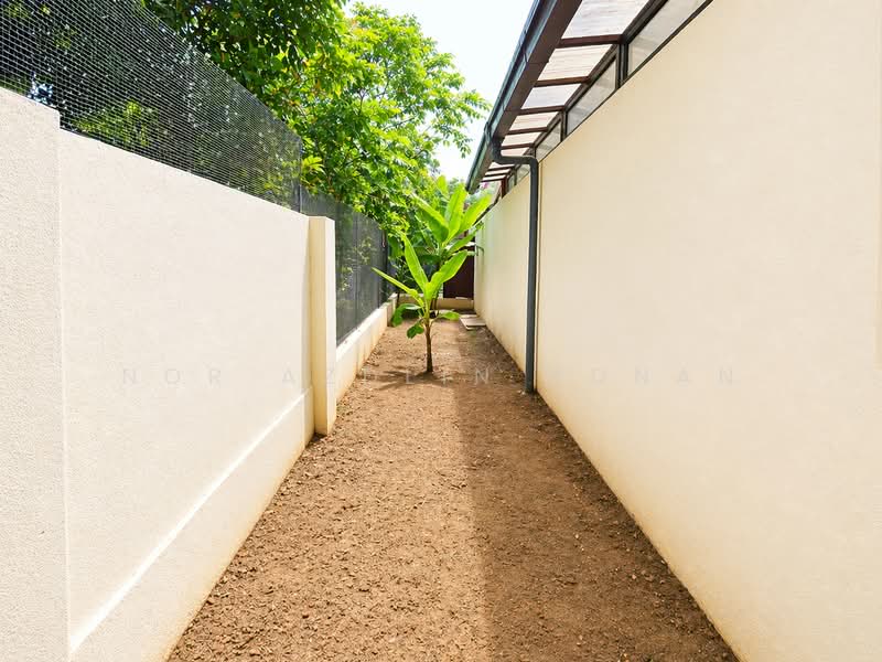 Rumah Berkembar untuk Dijual di Seri Kembangan (Selangor) - Nor Azdlin Adnan - Exterior - PropertyGuru.com.my