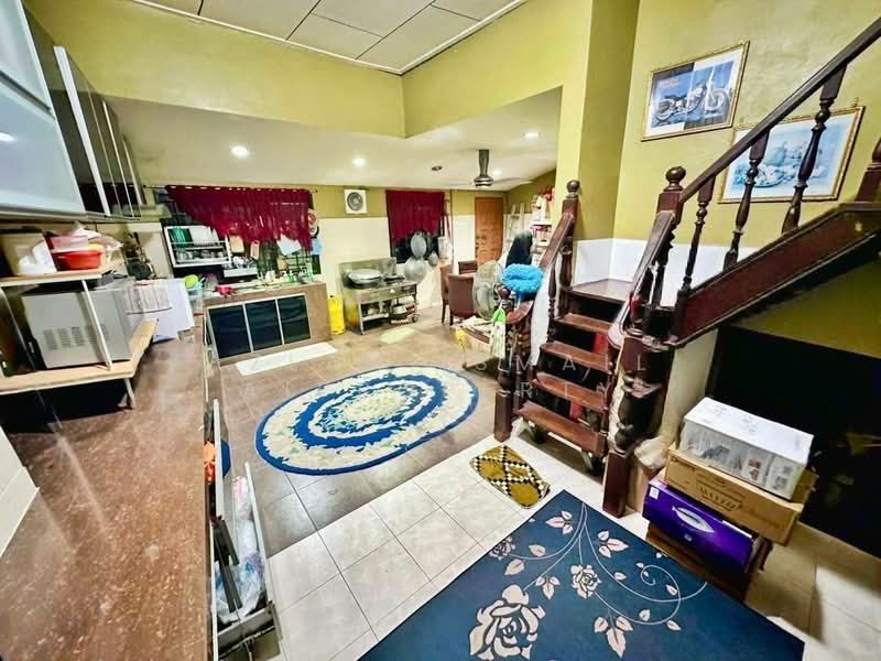 Rumah Teres 1 Tingkat untuk Dijual di Taman Daya (Johor Bahru) - Azlan Ismail aiproperty - Kitchen - PropertyGuru.com.my