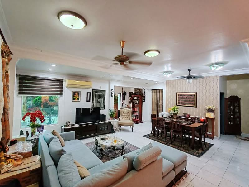 2-storey Terraced House for Sale in Taman Mutiara Rini (Skudai) - Azlan Ismail aiproperty - Living Room - PropertyGuru.com.my