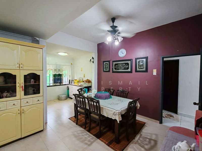 2-storey Terraced House for Sale in Taman Mutiara Rini (Skudai) - Azlan Ismail aiproperty - Dining Room - PropertyGuru.com.my