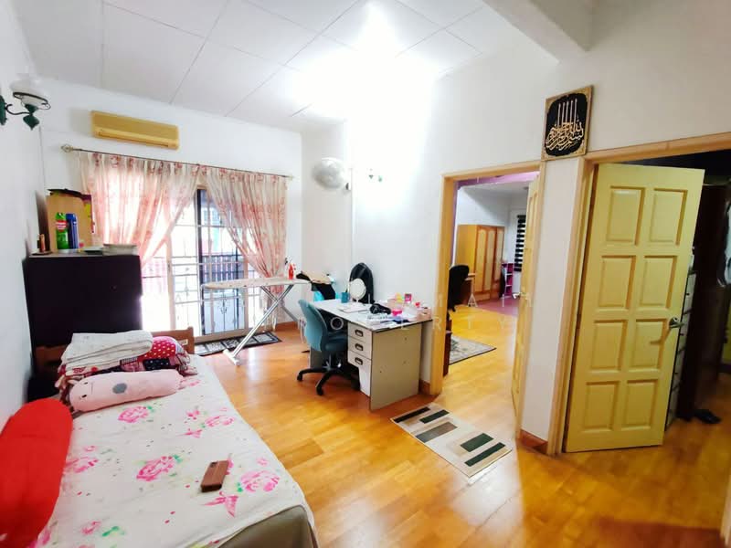 2-storey Terraced House for Sale in Taman Mutiara Rini (Skudai) - Azlan Ismail aiproperty - Bedroom - PropertyGuru.com.my