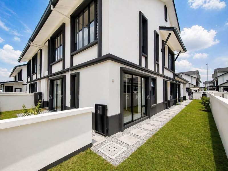 Semi-Detached House for Sale in Shah Alam (Selangor) - Shaziery Iskandar - Exterior - PropertyGuru.com.my
