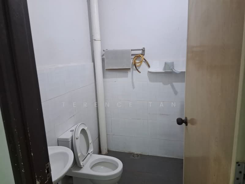 1-storey Terraced House for Sale at Taman Perling - Terence Tan - Bathroom - PropertyGuru.com.my