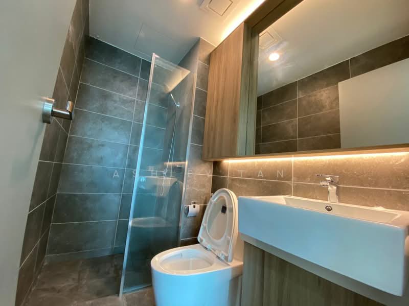 Service Residence for Sale at Suasana @ Utropolis - Ashley Tan - Bathroom - PropertyGuru.com.my