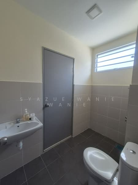 Terraced House for Sale in Semenyih (Selangor) - Syazue Wanie Wanie - Bathroom - PropertyGuru.com.my