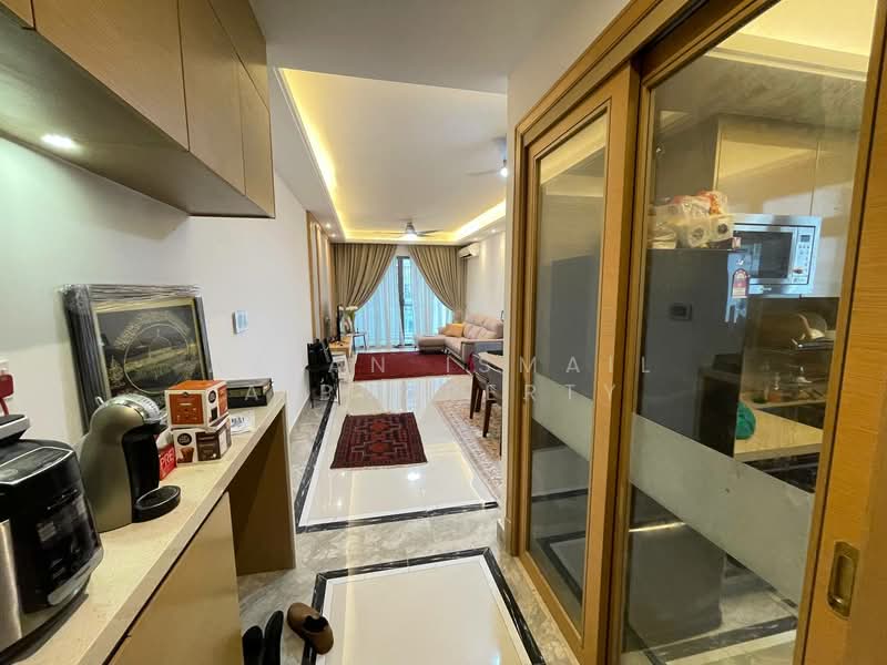 Servis Apartment untuk Dijual di R&F Princess Cove Phase 1 - Azlan Ismail aiproperty - Living Room - PropertyGuru.com.my