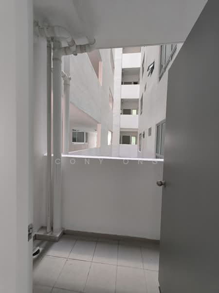 Servis Apartment untuk Dijual di One 49 Residence - Cony Ong - Balcony - PropertyGuru.com.my