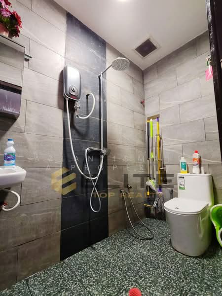Rumah Teres 2 Tingkat untuk Dijual di Taman Lagenda Putra (Kulai) - Azlan Ismail aiproperty - Bathroom - PropertyGuru.com.my