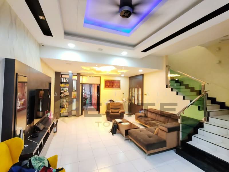 Rumah Teres 2 Tingkat untuk Dijual di Taman Lagenda Putra (Kulai) - Azlan Ismail aiproperty - Living Room - PropertyGuru.com.my