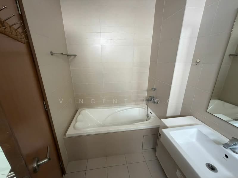 Kondominium untuk Dijual di Sri Putramas III / Royal Regent - Vincent Hoo - Bathroom - PropertyGuru.com.my