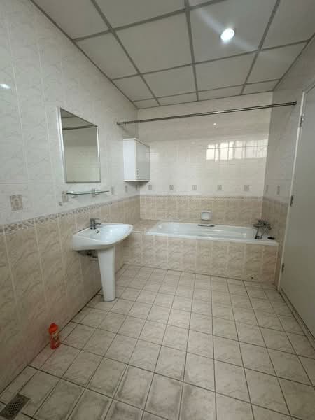 Kondominium untuk Disewa di Sri Pangkor Condominium - Xinnee . - Bathroom - PropertyGuru.com.my